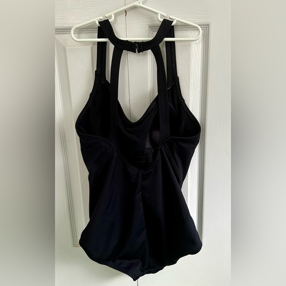 TYR Women’s Solid Halter Controlfit swimsuit size 12 - Picture 4 of 7